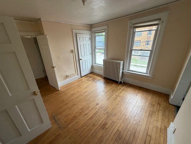 Building Photo - 454 N 28th St