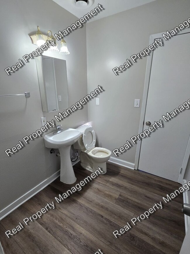 Building Photo - Three Bedroom Ranch