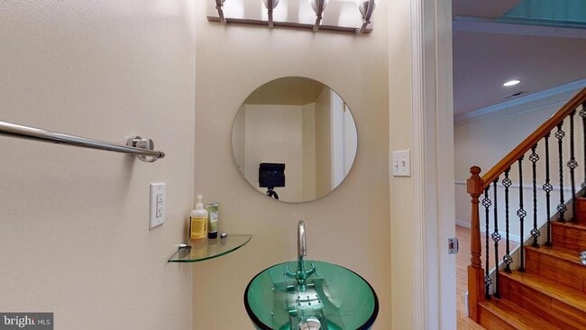 Building Photo - 615 16th St NE