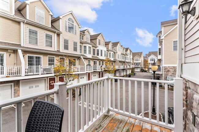 Building Photo - 85 Camp Ave