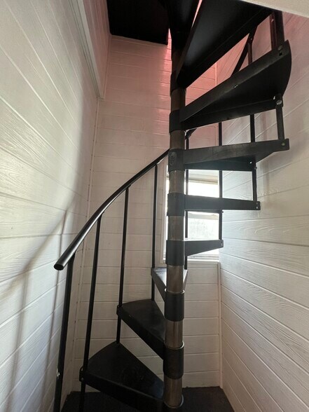 Building Photo - 2046 Fernon St