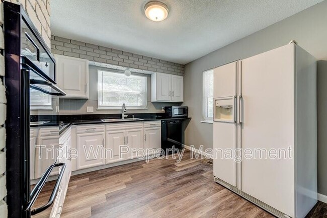 Building Photo - 2250 Spoonwood Dr