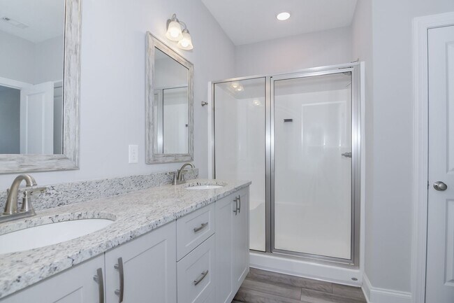 Building Photo - 3 Bedroom 2 Bathroom Ranch