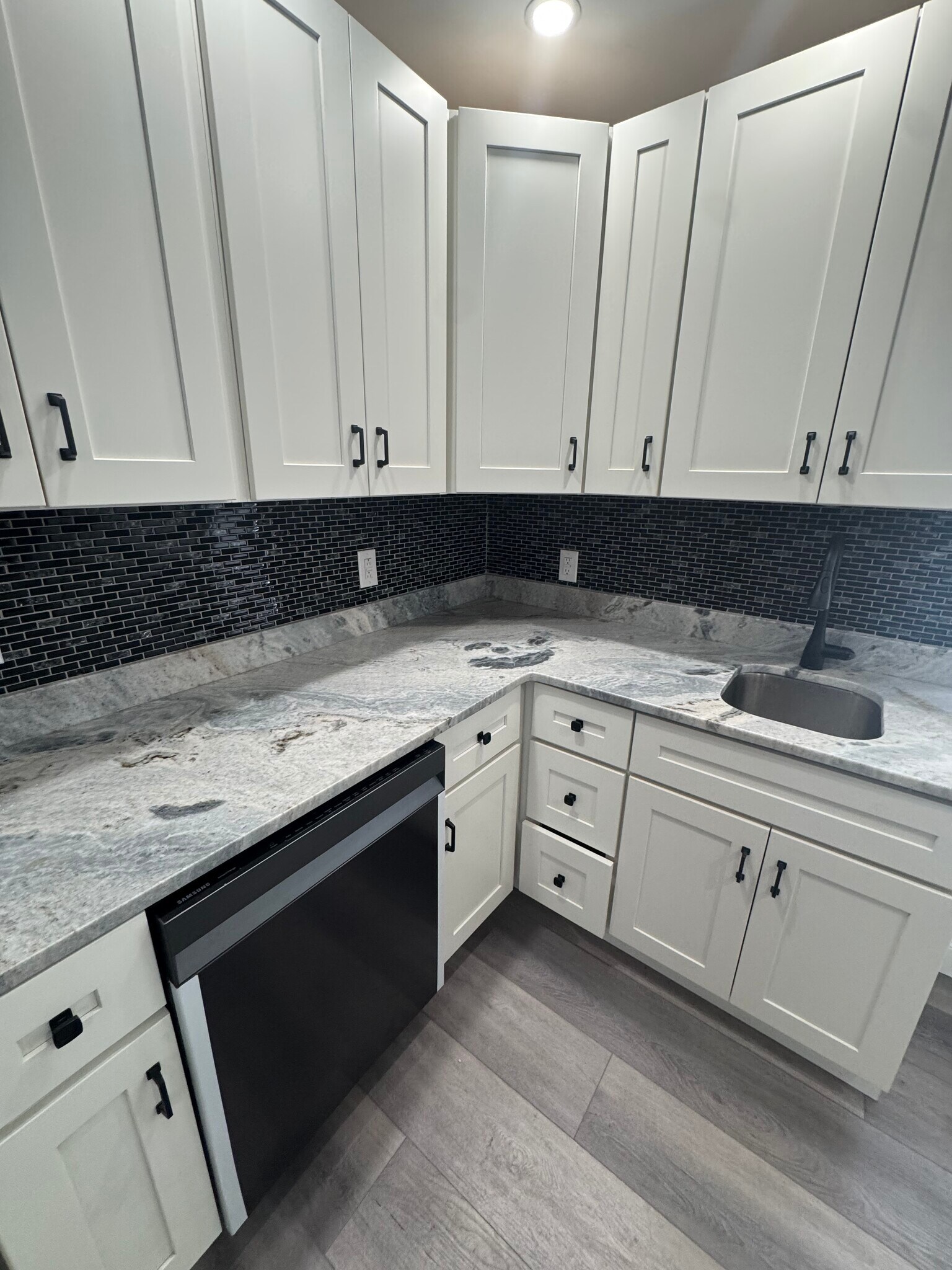 Kitchen - 609 Broad Ave