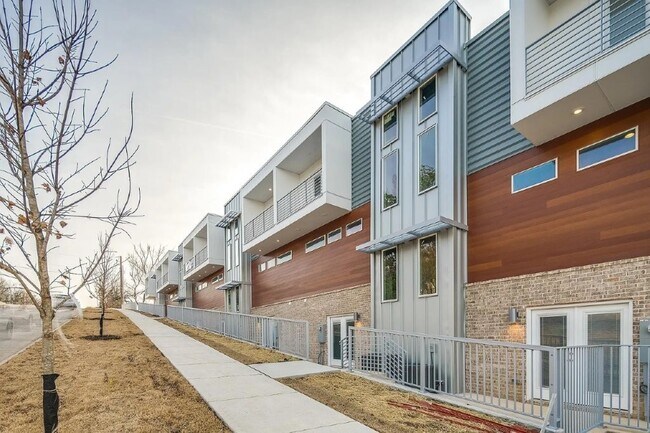 Building Photo - 1369 N Hog Trough Dr