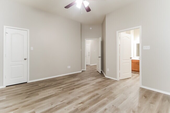 Building Photo - 7543 Summer Dale Dr