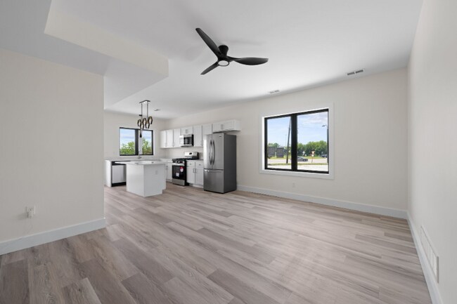 Building Photo - 1295 Holmden Ave