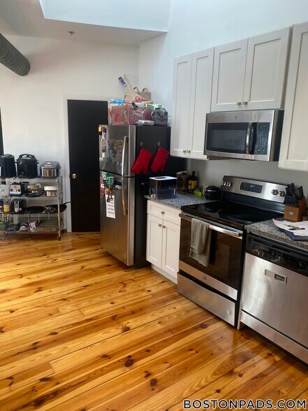 Building Photo - 600 Columbia Rd