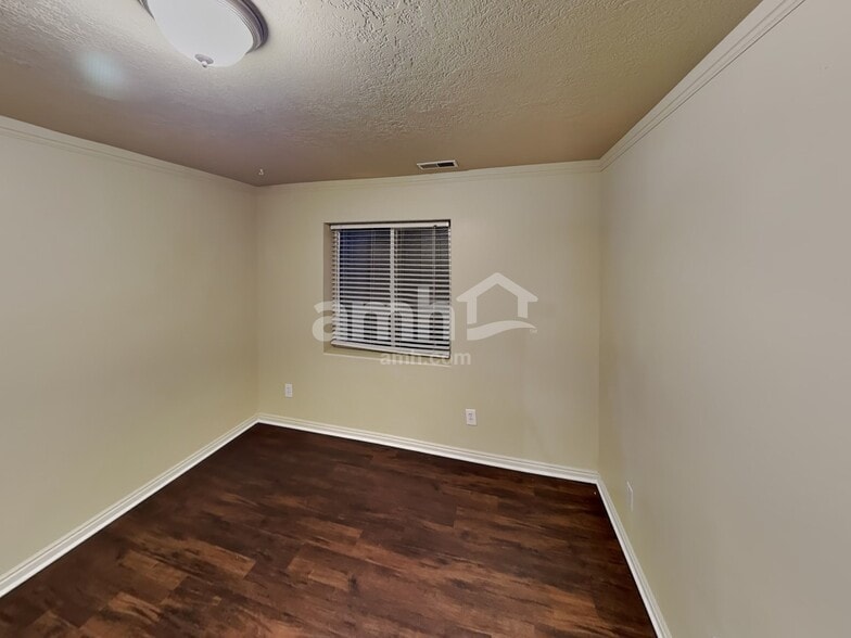 Building Photo - 105 W 1200 S