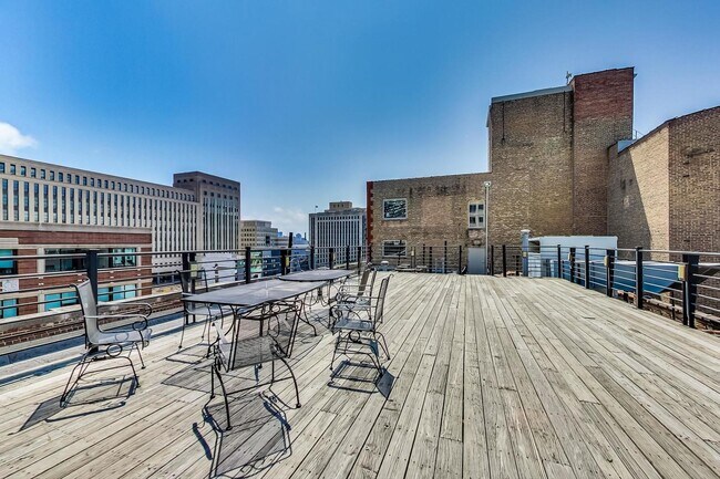 Building Photo - 420 S Clinton St