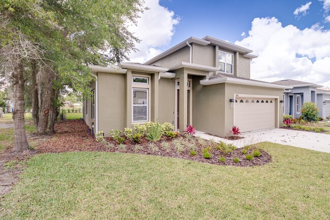 Building Photo - Single Family Home 4 Bedroom 3.5 Bath Near...