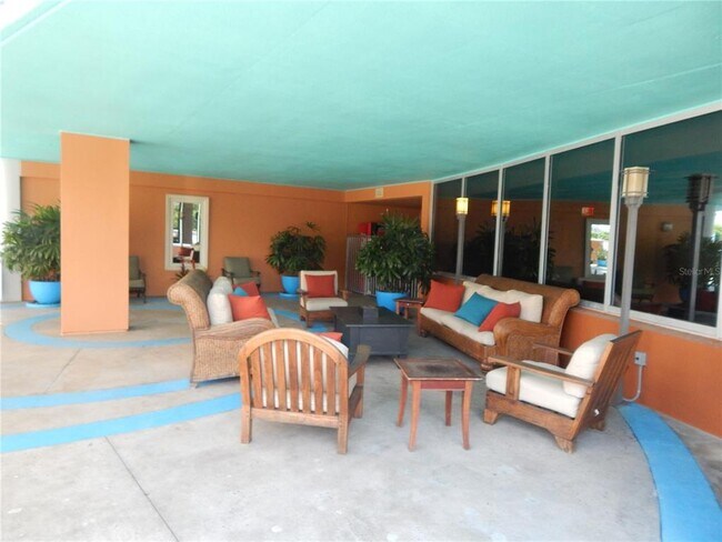 Building Photo - 322 E Central Blvd