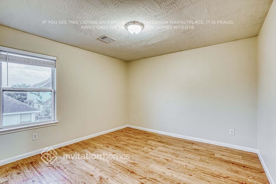 Building Photo - 18811 Dennington Dr