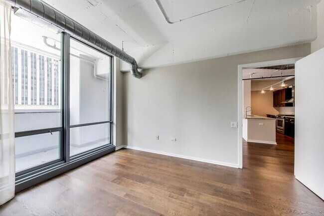 Building Photo - 240 E Illinois St