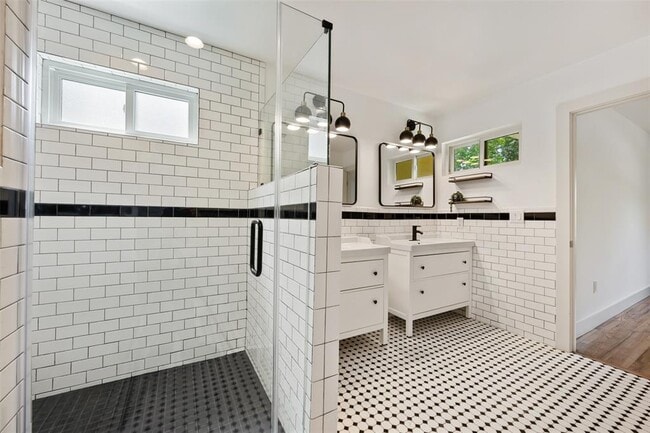 Building Photo - 2606 W 48th St