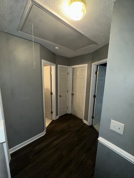 Building Photo - 289 Rolling Rock Rd