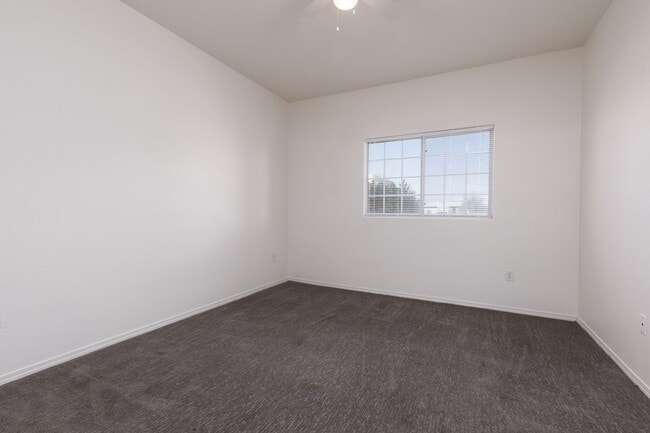 Building Photo - Two bedroom unit in gated NE community with pool