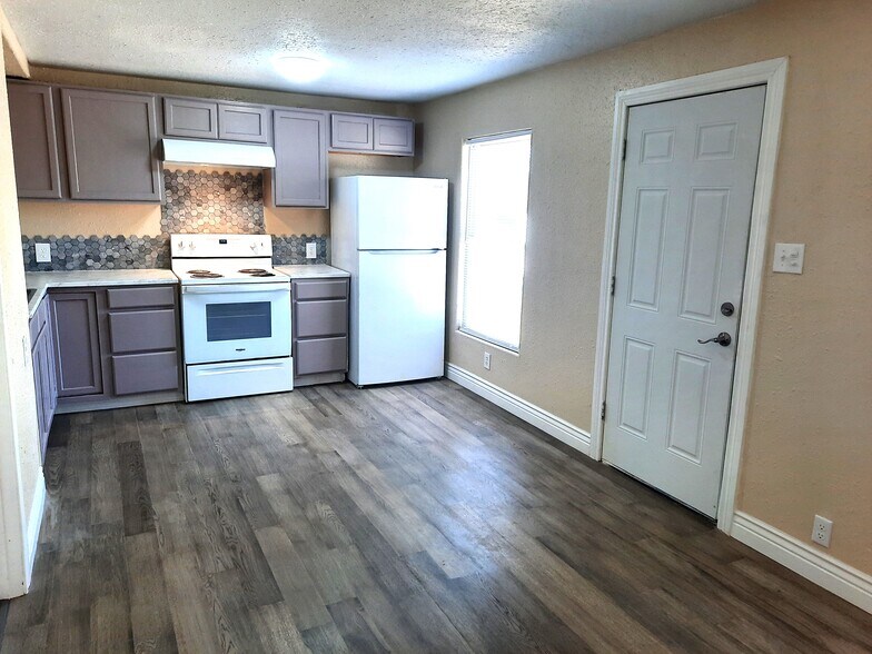 kitchen/ front door - 511 Wolf St