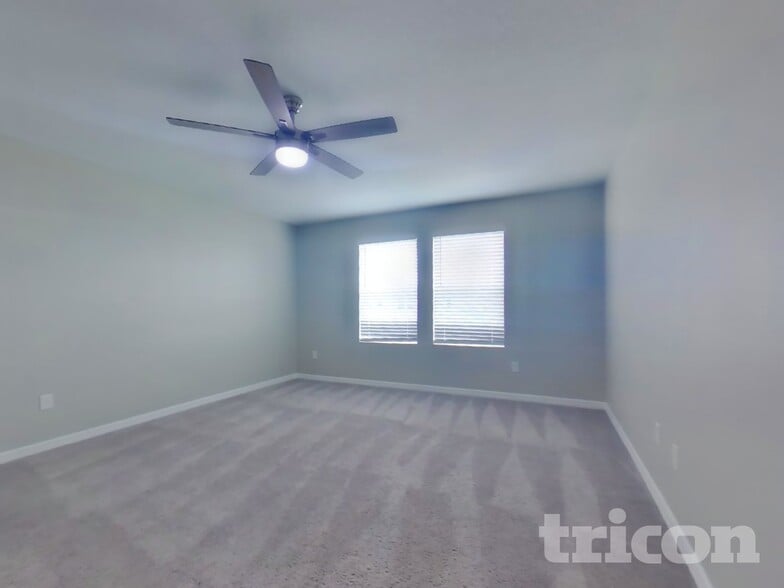 Building Photo - 12930 Oak Hill Way