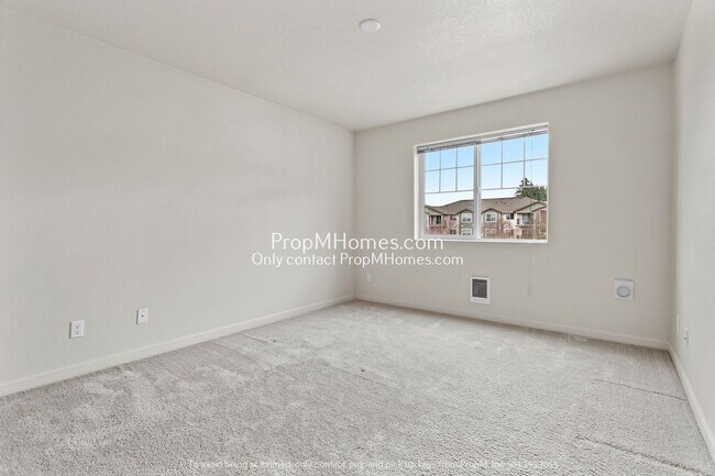 Building Photo - 10834 NE Holly St