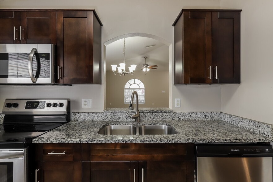 Building Photo - 1720 Mosaic Forest Dr