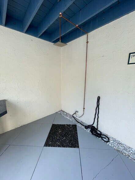 Building Photo - 1605 US-1