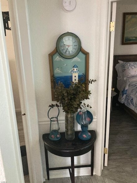 Building Photo - 101 E Cresse Ave