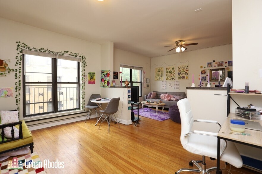 Building Photo - 730 W Roscoe St