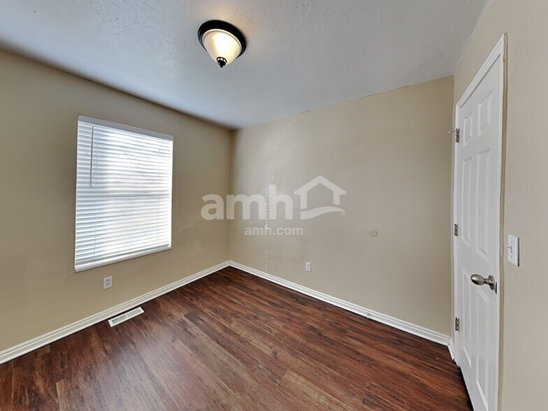 Building Photo - 771 S 900 E