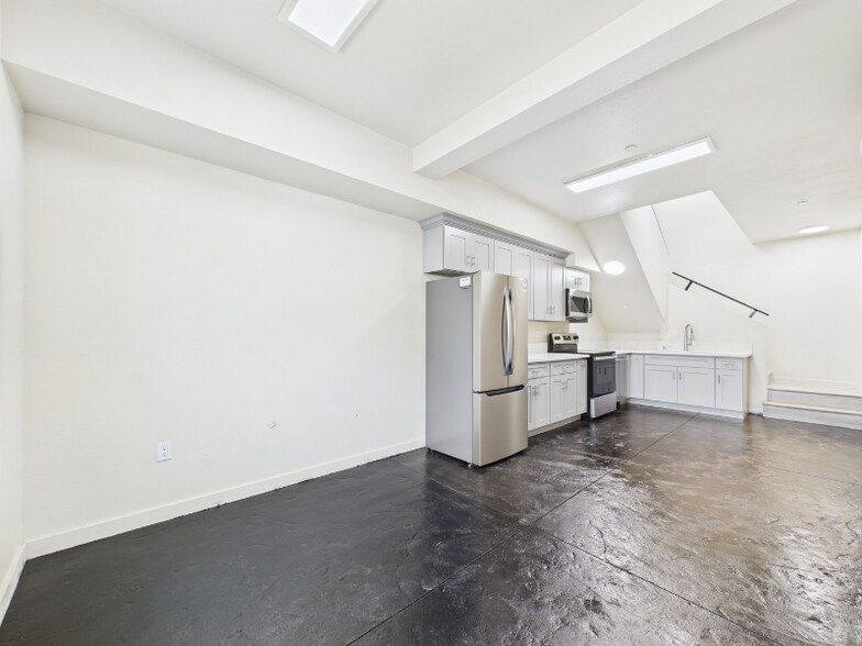 Building Photo - 8457 Langdon Ave