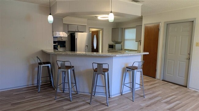 Building Photo - 114 Chaparral St