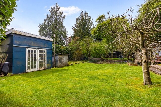 Building Photo - 4061 NE 110th St