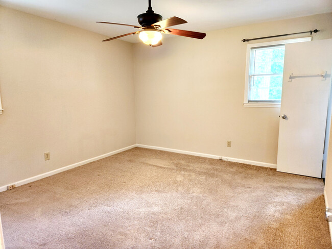 Building Photo - 1482 Wesley Dr