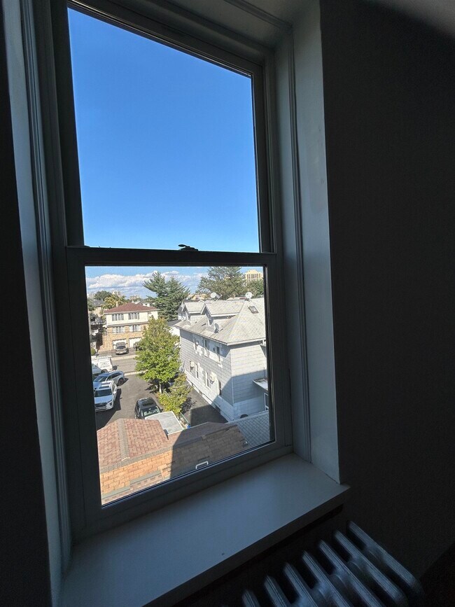 Building Photo - 287 Lawton Ave