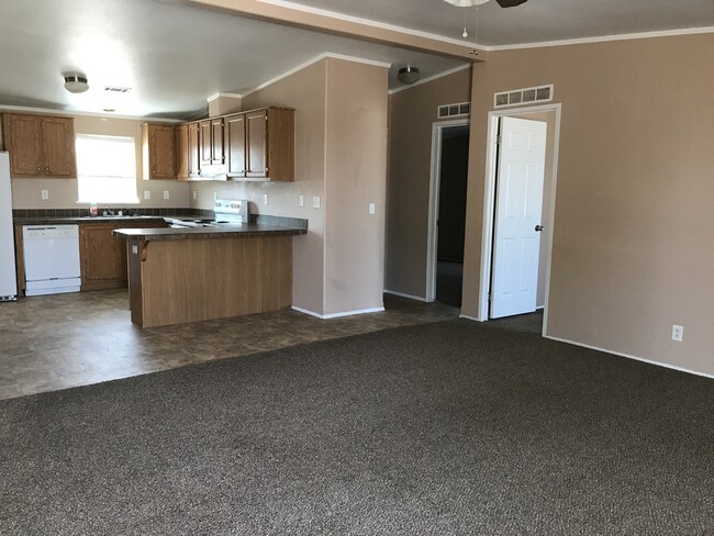 Building Photo - Fully Furnished Nice 3BR/2BA Home