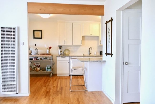 Building Photo - 1531 Stanford Street, Unit B