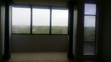 Building Photo - 1101 N Elm St