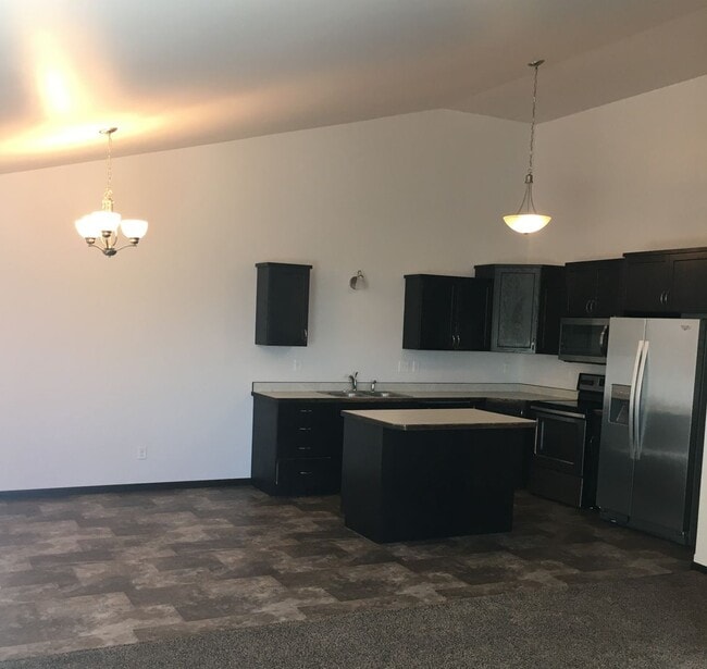 Building Photo - 3 Bed 2 Bath Twin Home