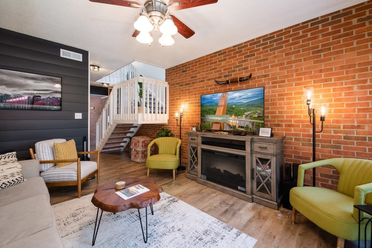 Building Photo - 2806 Suncrest Rd