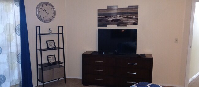 Building Photo - 5151 Pioneer Ave