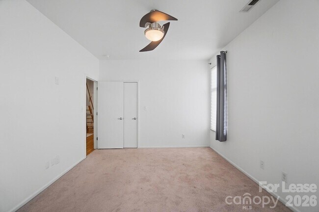 Building Photo - 921 Westbrook Dr