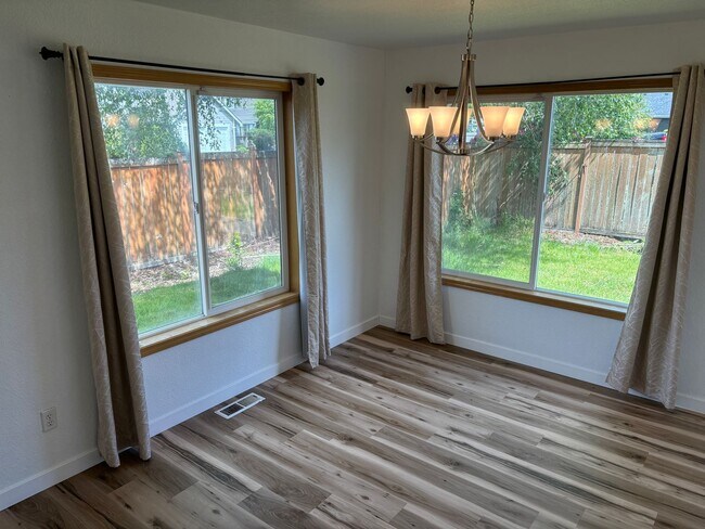 Building Photo - Beautiful 3 Bedroom Lacey House for Rent!