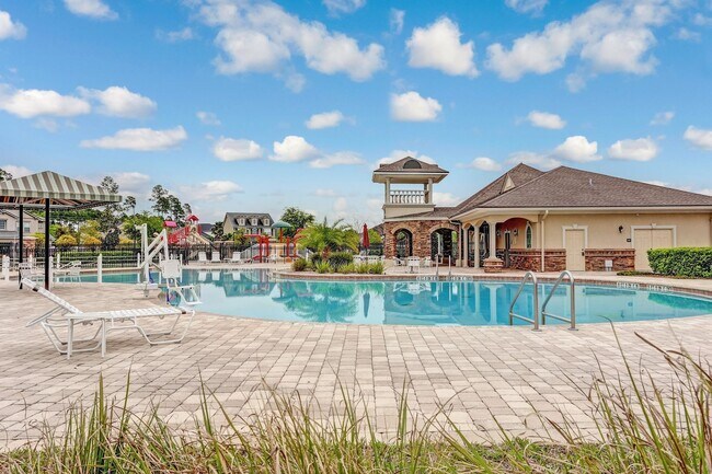 Building Photo - Spacious 4 Bed / 4 Bath Home with Upgrades...