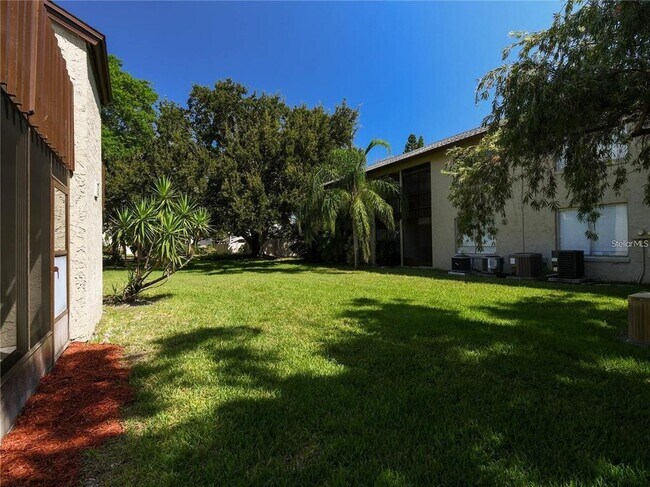 Building Photo - 4215 E Bay Dr