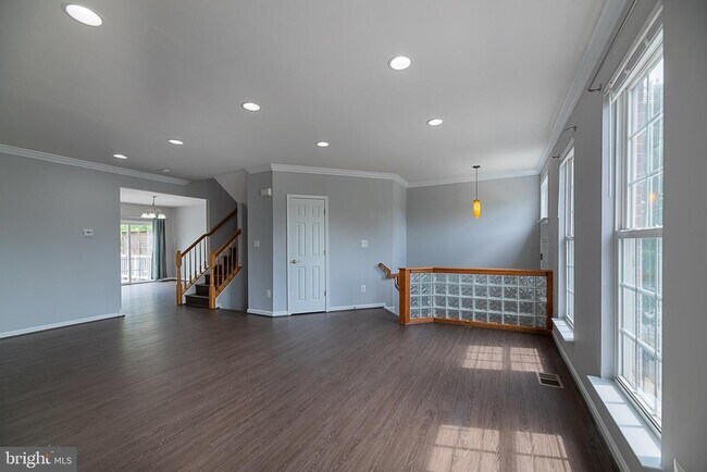 Building Photo - 24635 Kings Canyon Square