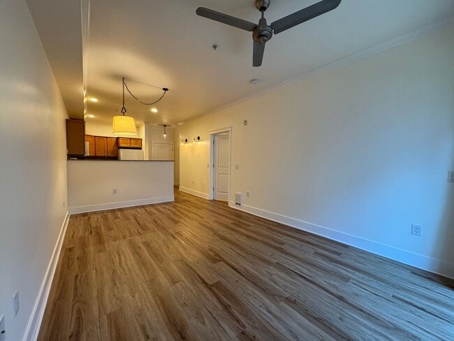 Building Photo - 1 Bed 1 Bath Condo Unit in Downtown Bellingham with Garage Parking