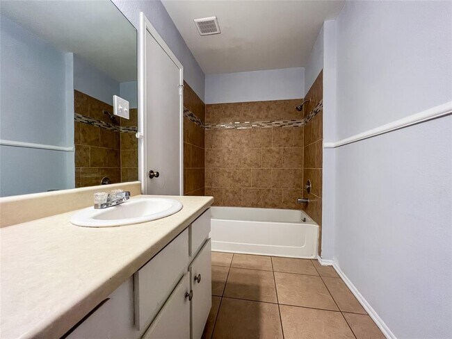 Building Photo - 12004 Thompkins Dr