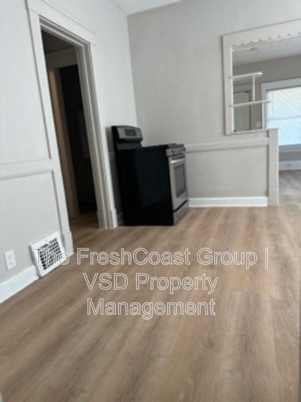 Building Photo - 789 Wayside Rd