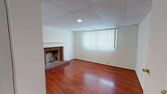 Building Photo - 975 Murray Ln