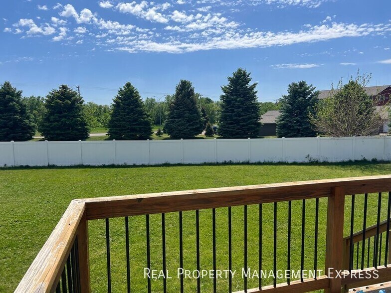 Building Photo - Spacious 5-Bedroom Gem with Open Concept &...